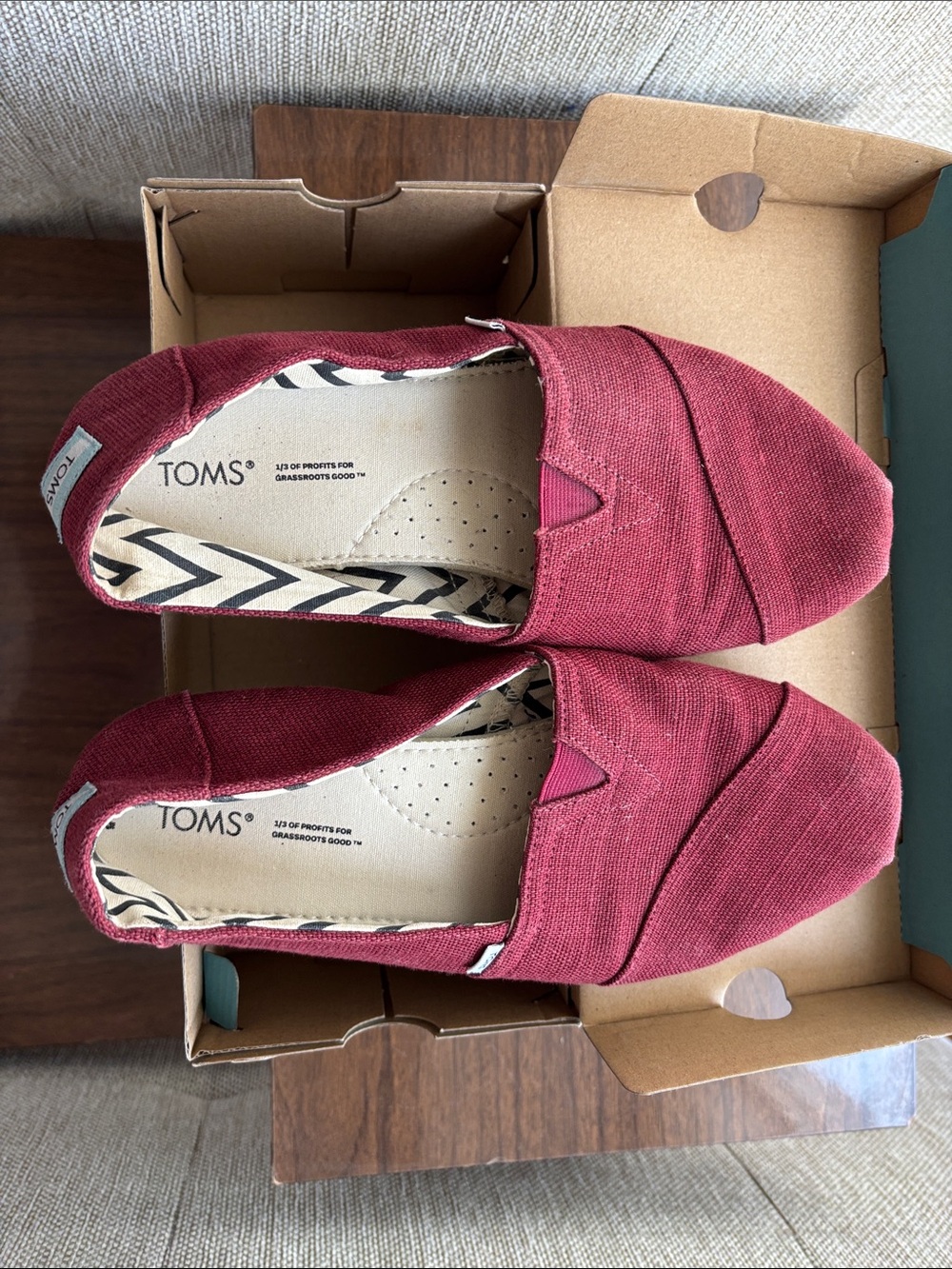TOMS Women’s Slip-On Canvas Flats in Burgundy